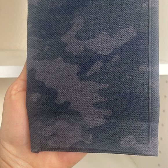 SPANX Dark Camo legging gray, black, and dark green. Small - Picture 5 of 7